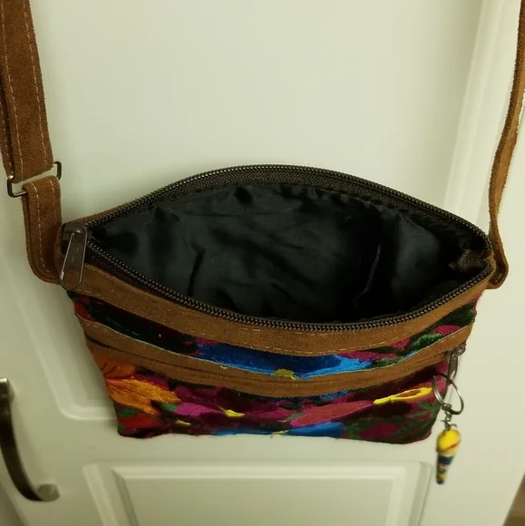 🍭Unbranded vintage two pocket embroidered small adjustable crossbody bag - Picture 4 of 11